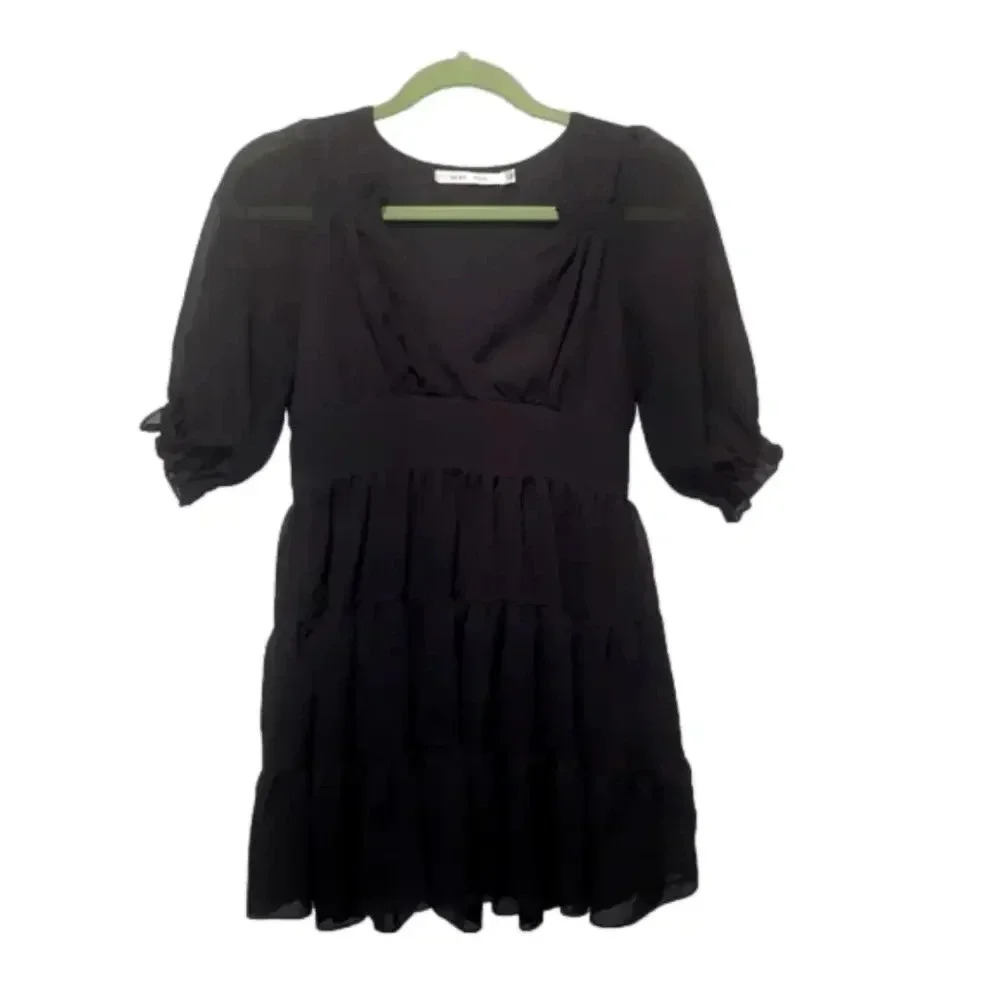SEXY Fox ruffled black dress.‎ Medium